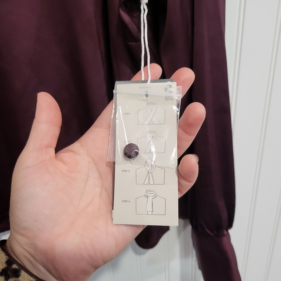 Worthington Blouse - Picture 4 of 10